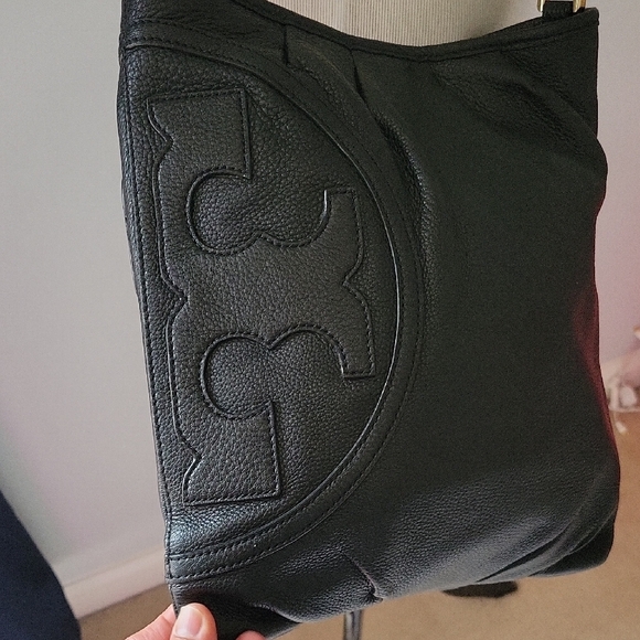 Tory Burch Black Leather Strap with Gold Accent - Picture 4 of 7